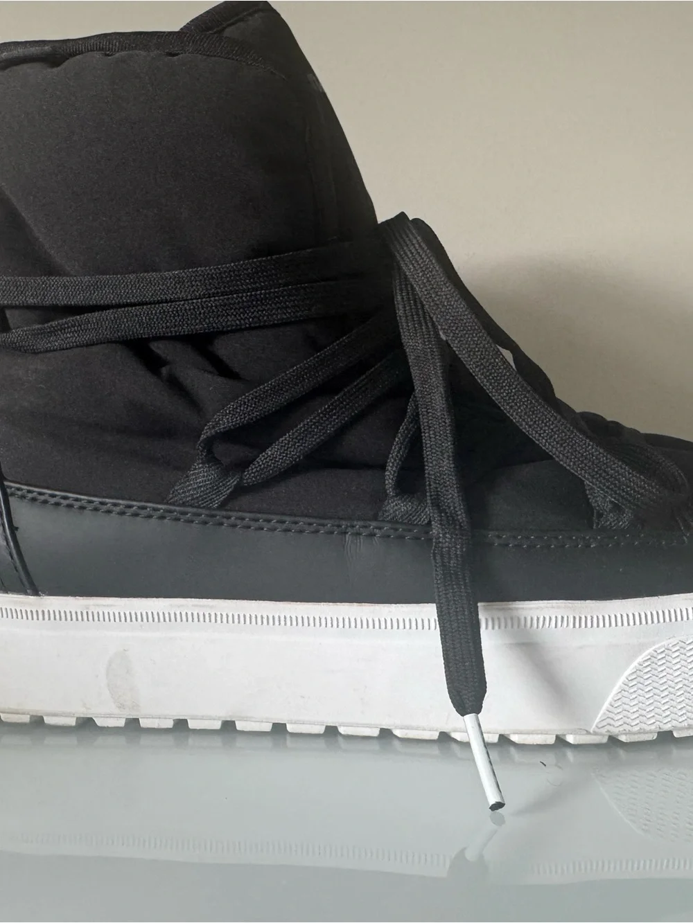 Native Man (Unisex) Black High-Top Sneaker Boot size 9Man 11 Woman’s